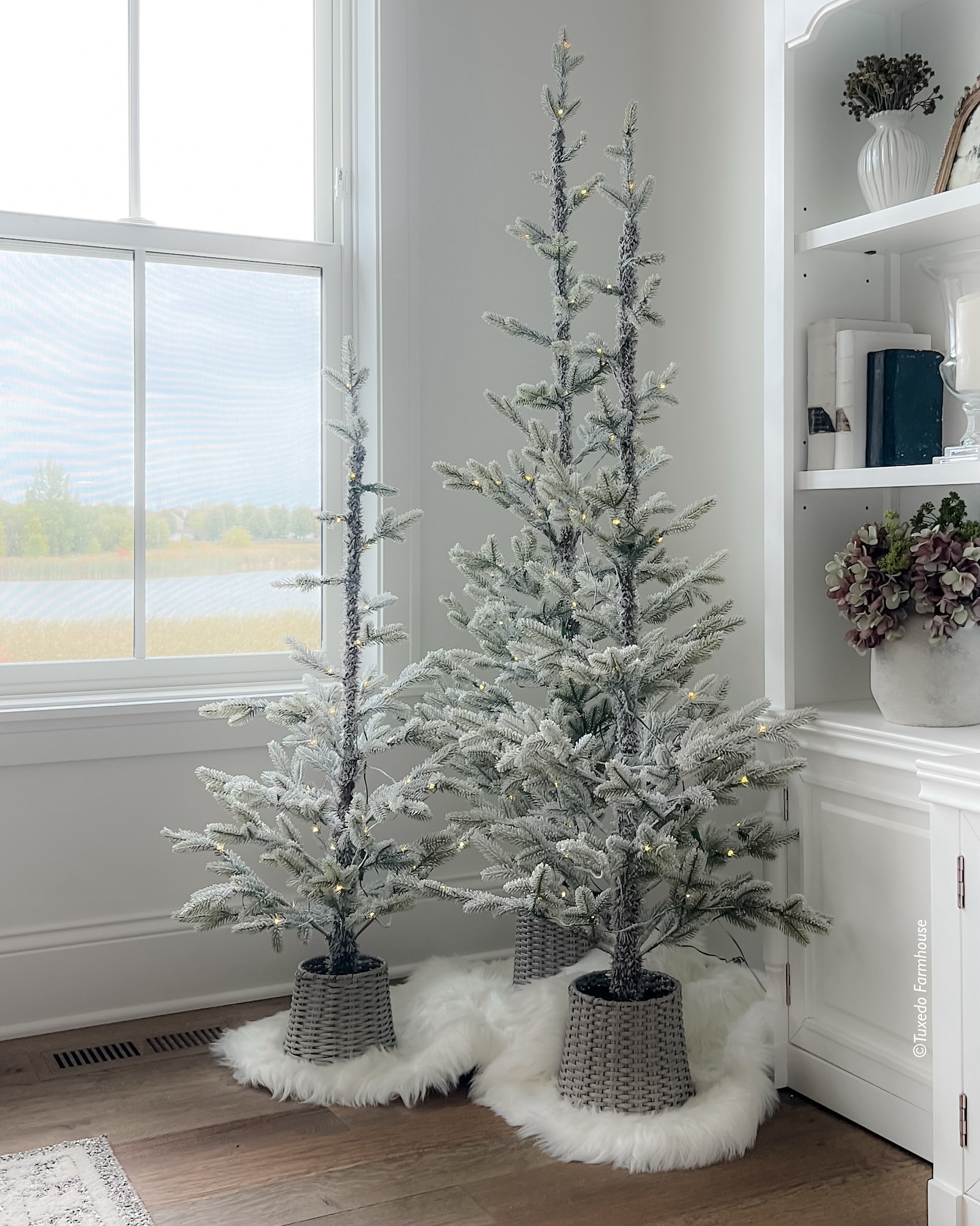 Professional christmas decorating in Des Moines Iowa - Flocked Christmas Trees