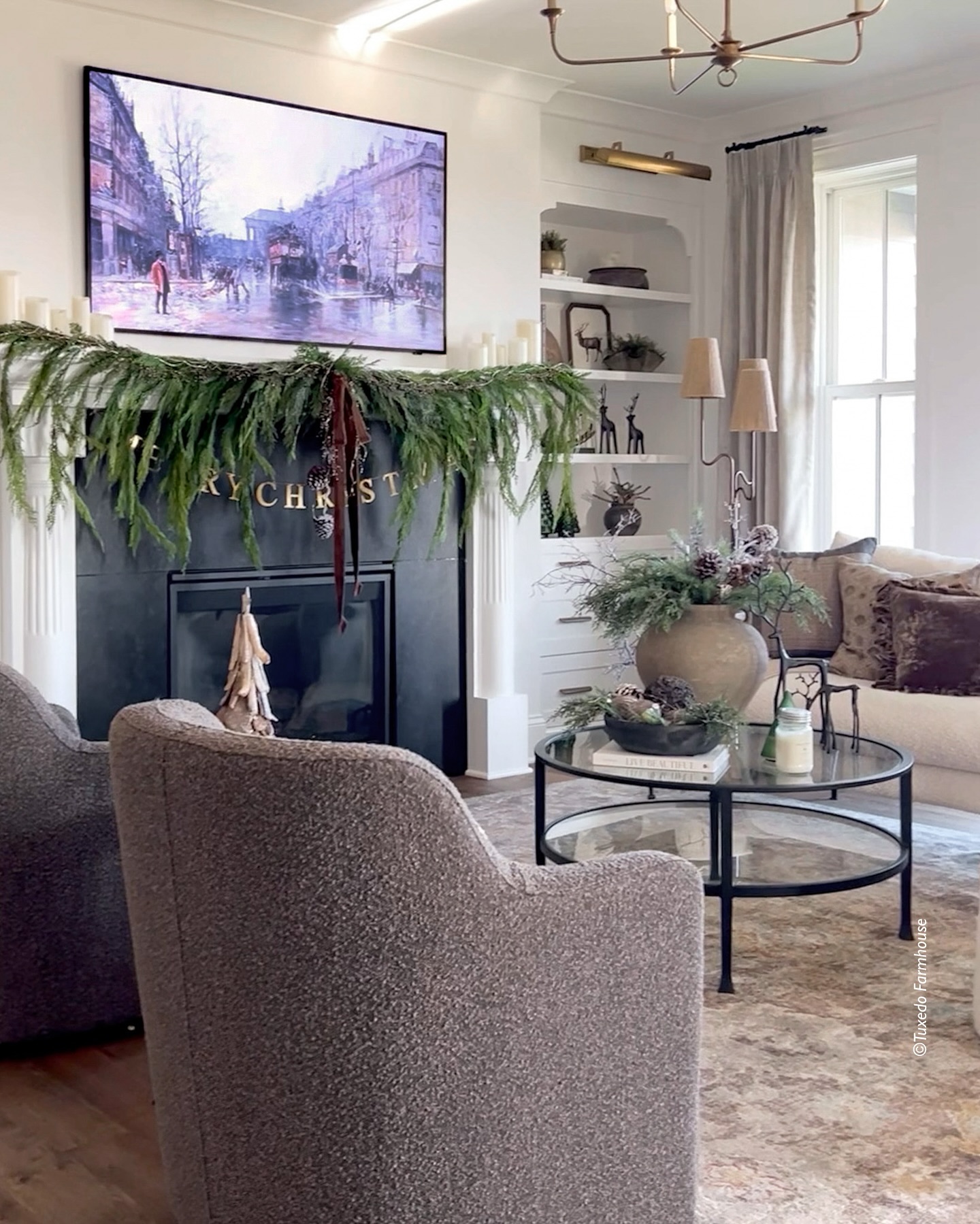Professional christmas decorating in Des Moines Iowa - Living Room Mantel